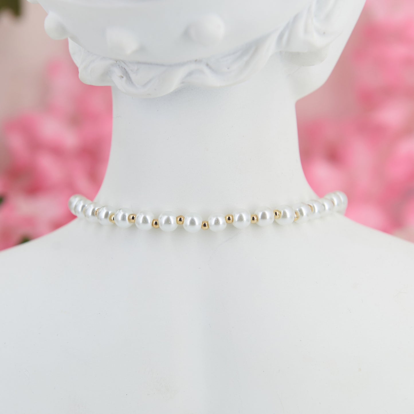 Sweet artificial pearls choker with iridescent heart pendant. Delicate front closure, one size, 38 cm. Zinc alloy & acrylic. Perfect for "soft girl" aesthetic with coquette charm & subtle elegance.