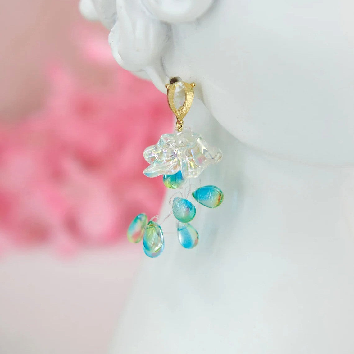"Brume" earrings: Light 6.5 cm dangles with acrylic beads and clear zircons, capturing the airy elegance of morning dew.