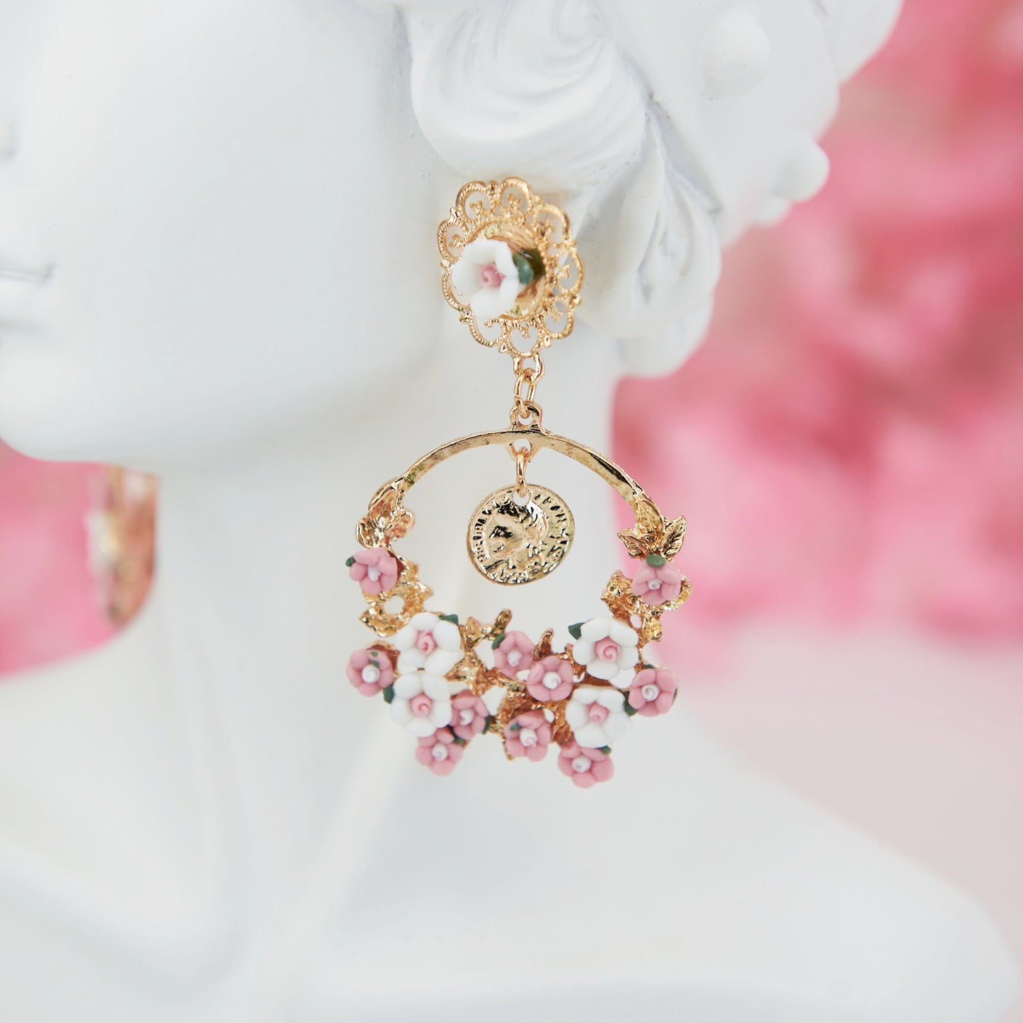Elegant 7.5 cm Mediterranean-inspired earrings with intricate floral details and a Roman coin pendant. Crafted from zinc alloy for a perfect blend of durability and sophistication.