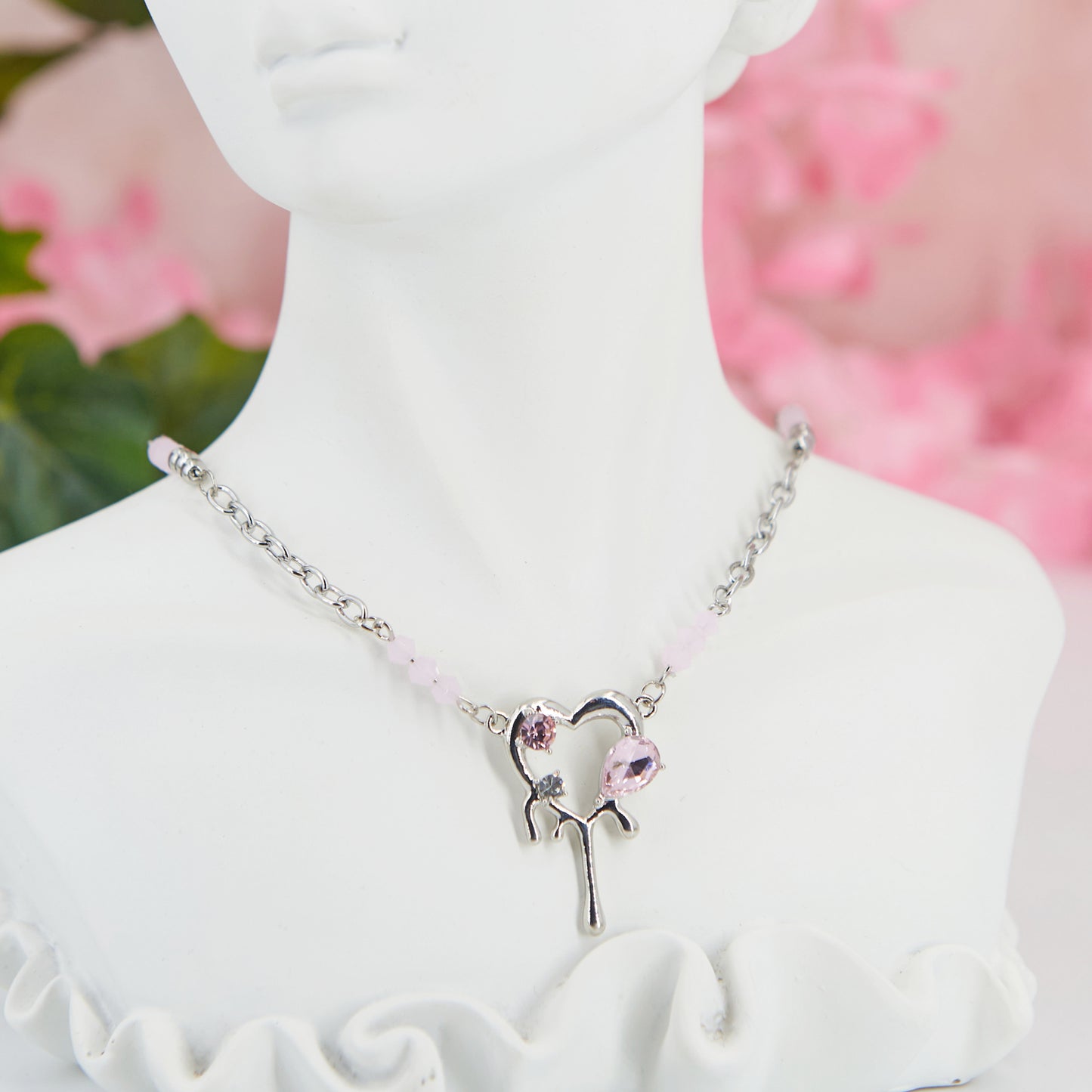 Y2K-inspired necklace with a silver-tone adjustable chain and a dripping heart pendant adorned with pink zircons. A blend of retro charm and modern shine, perfect for a nostalgic yet trendy look.