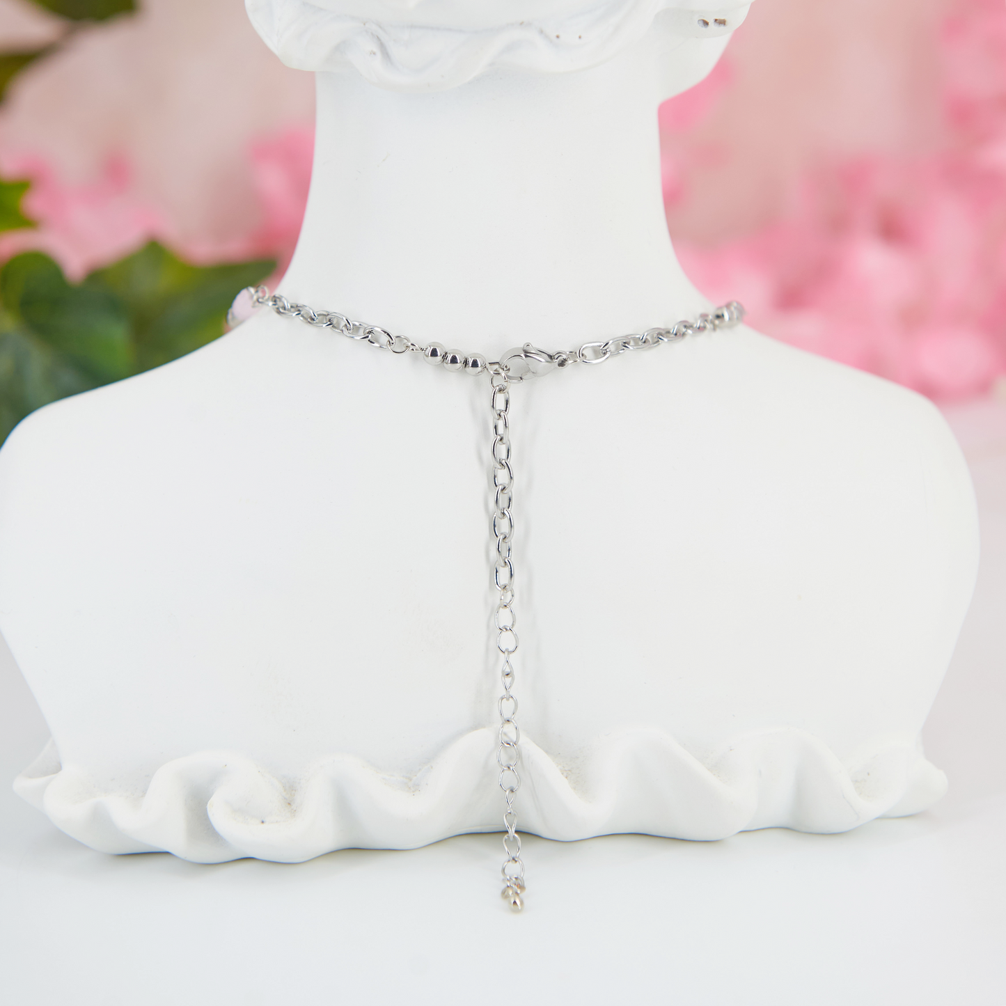Y2K-inspired necklace with a silver-tone adjustable chain and a dripping heart pendant adorned with pink zircons. A blend of retro charm and modern shine, perfect for a nostalgic yet trendy look.