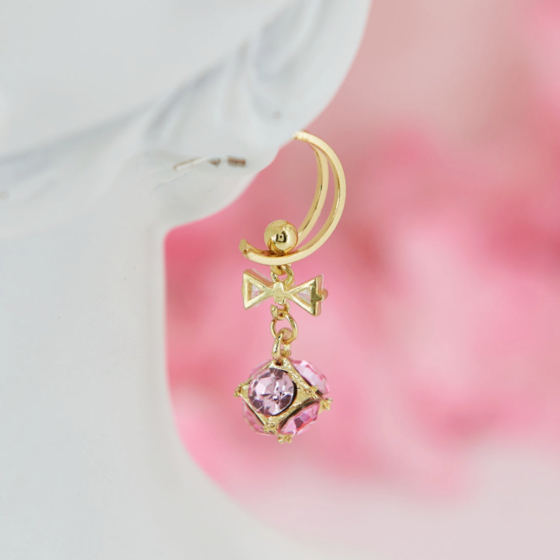 Fate earrings: small hoops with pink and gold pendants, delicately encrusted with zircons for a soft, feminine sparkle.