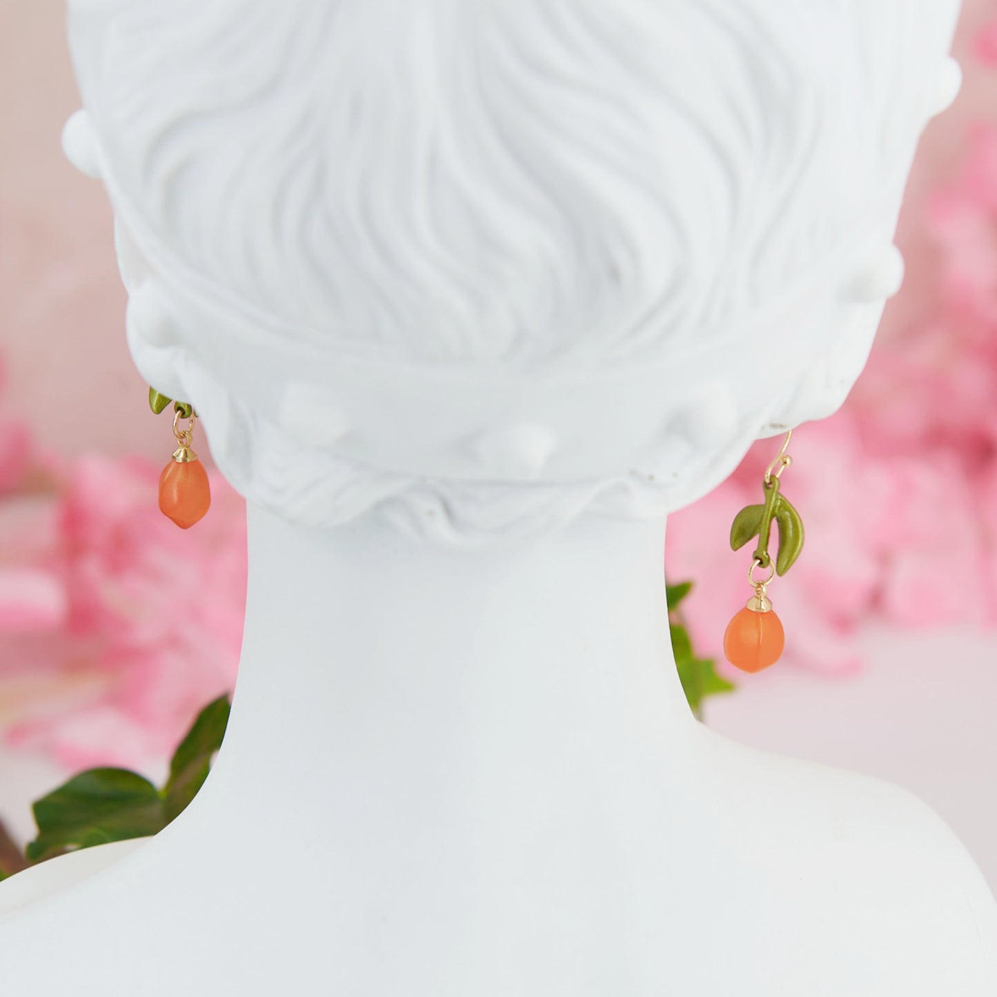 Summer-inspired zinnc & acrylic tangerine earrings. Lightweight & versatile. Fits summer cottagecore aesthetic. Adds a sunny touch to your look.