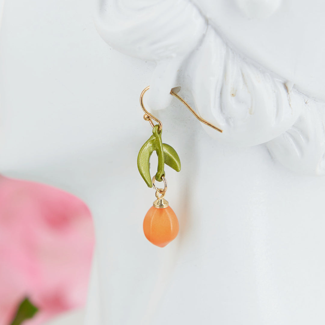 Summer-inspired zinnc & acrylic tangerine earrings. Lightweight & versatile. Fits summer cottagecore aesthetic. Adds a sunny touch to your look.