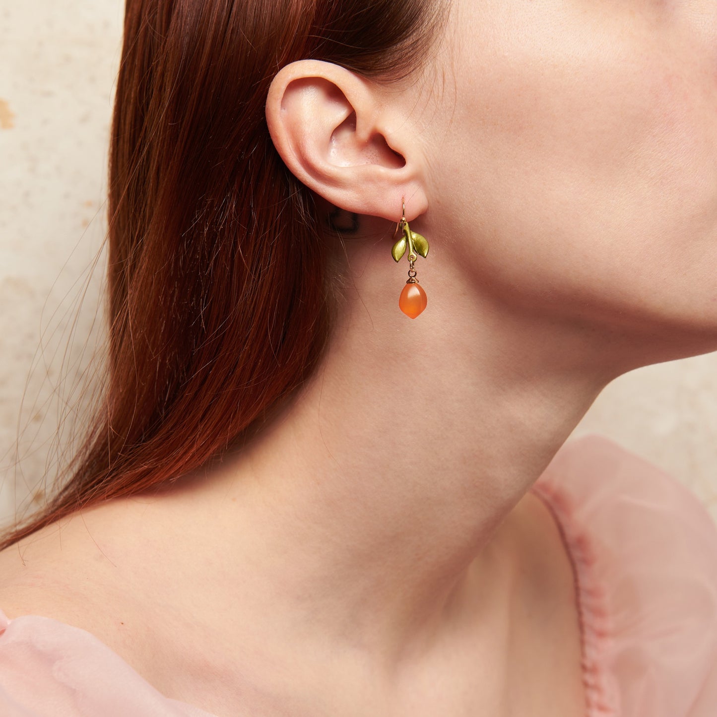 Summer-inspired zinnc & acrylic tangerine earrings. Lightweight & versatile. Fits summer cottagecore aesthetic. Adds a sunny touch to your look.