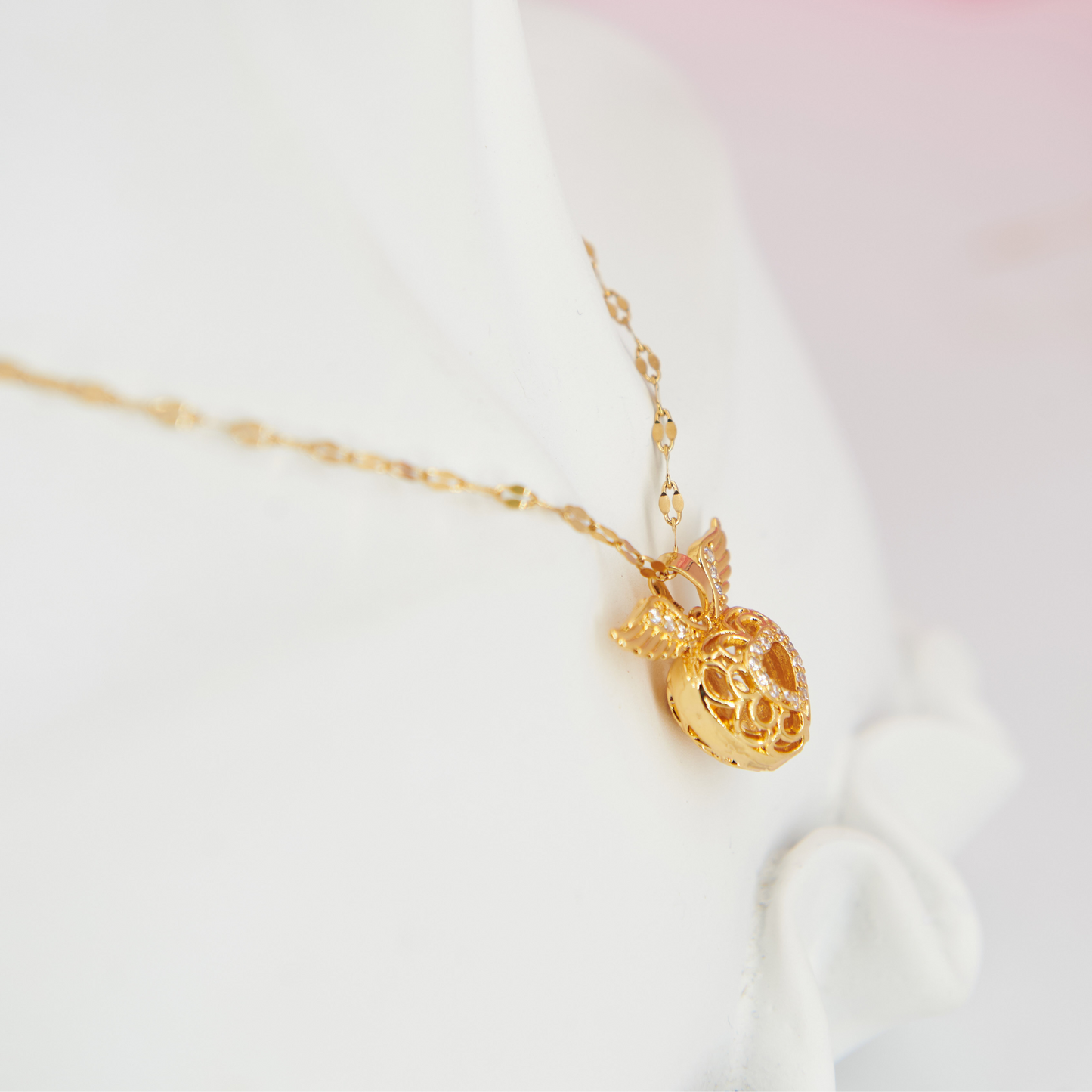 Adjustable stainless steel necklace with a winged heart pendant & white zircon stones. Inspired by Hermès, this elegant piece embodies timeless romance & sustainability.