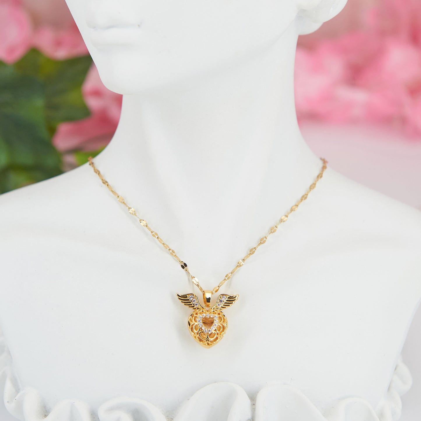 Adjustable stainless steel necklace with a winged heart pendant & white zircon stones. Inspired by Hermès, this elegant piece embodies timeless romance & sustainability.