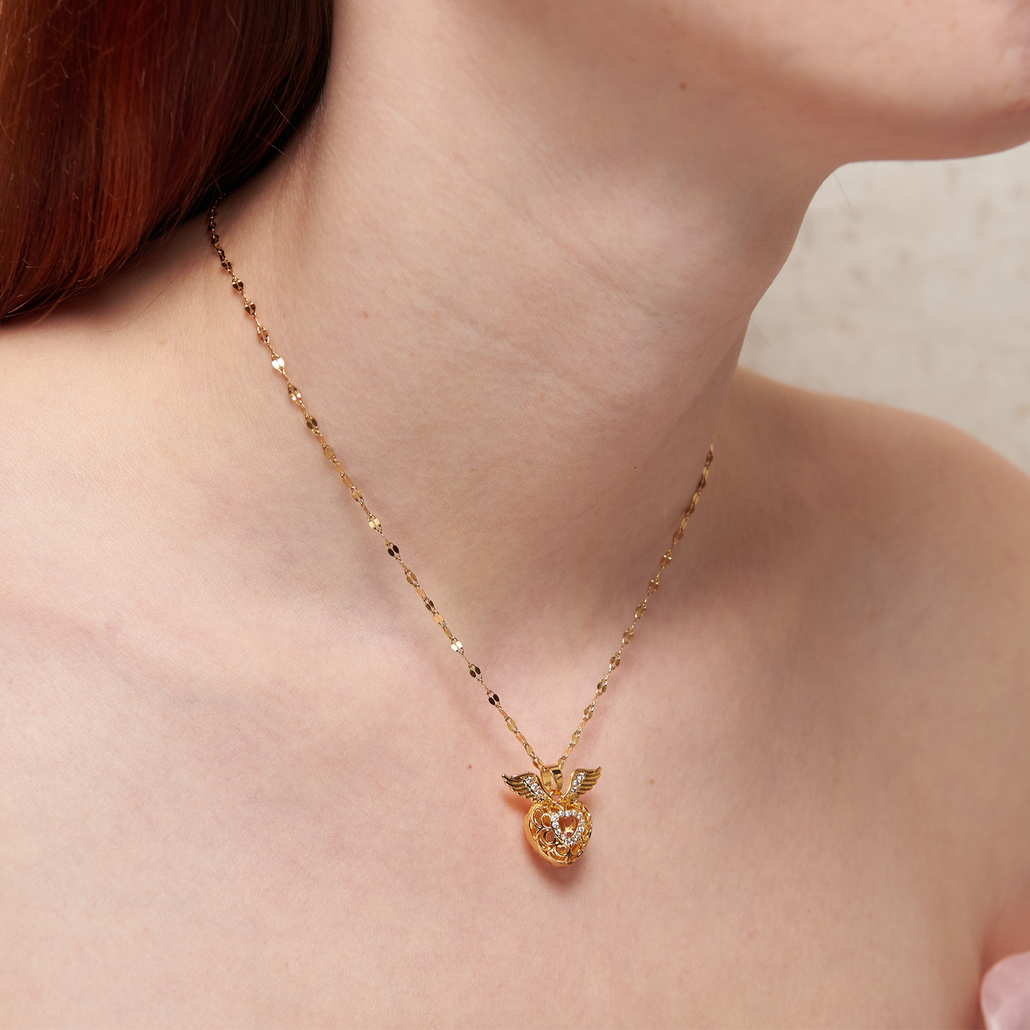 Adjustable stainless steel necklace with a winged heart pendant & white zircon stones. Inspired by Hermès, this elegant piece embodies timeless romance & sustainability.