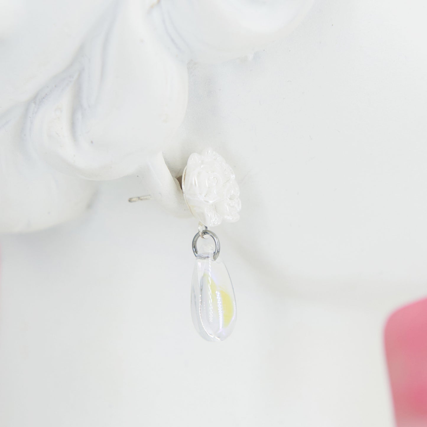 Delicate "Morning Dew" earrings with teardrop acrylic pendants, offering a romantic, lightweight touch of grace—perfect for weddings or any elegant occasion.