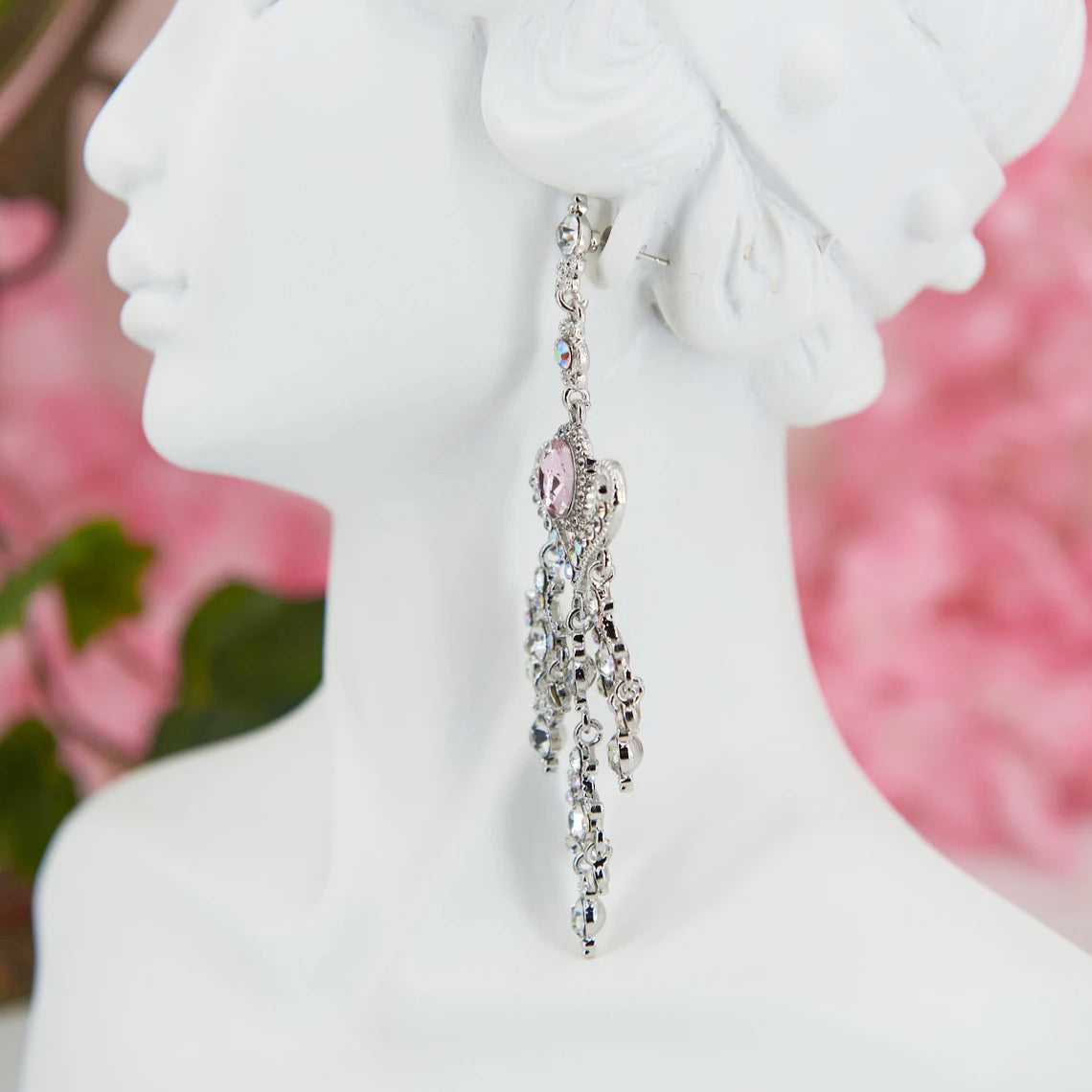 Maxi chandelier earrings, 10 cm. Silver metal with white & pale pink zircons. Baroque design with a large pink zircon centerpiece. Ideal for elegant events or weddings.