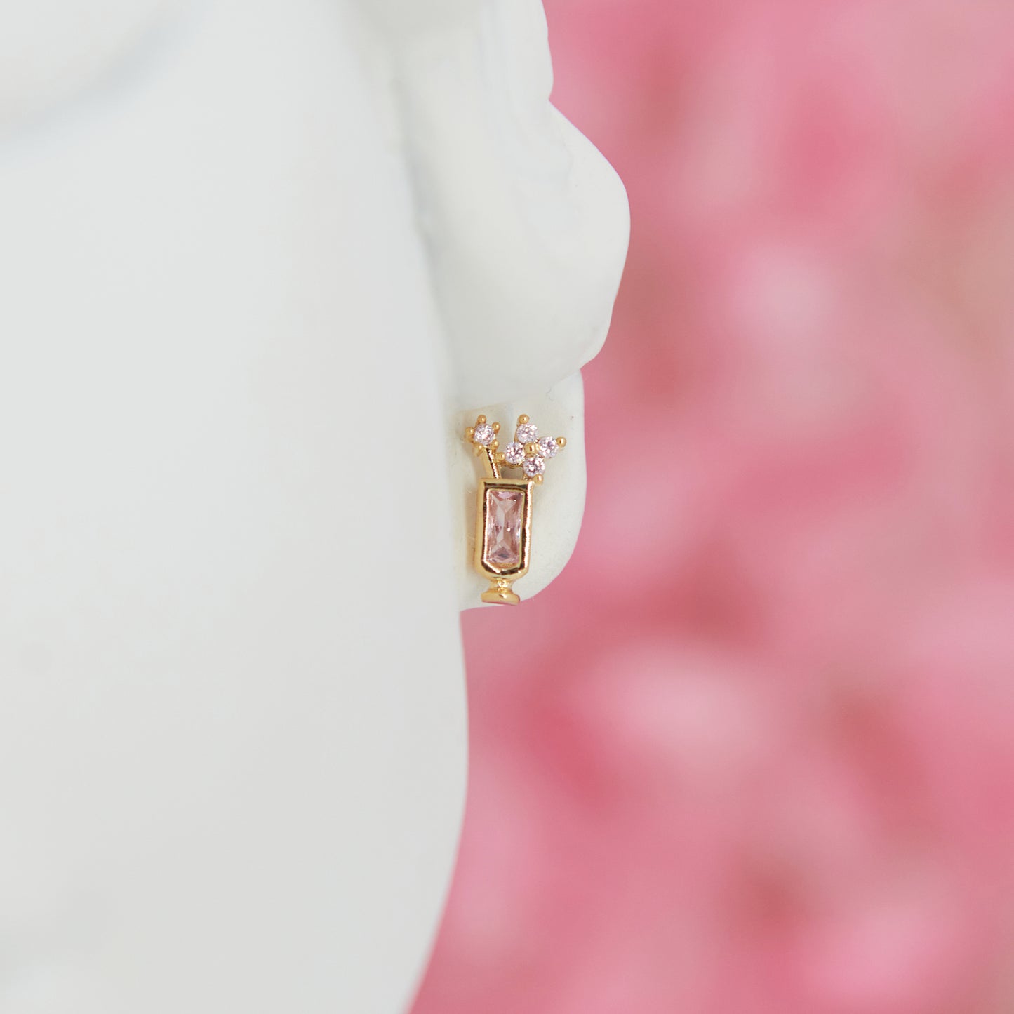 Mini sangria cocktail earrings, 1 cm. Minimalist design with cubic zirconia and metal alloy for a fresh, elegant summer look. Perfect for your holiday style.